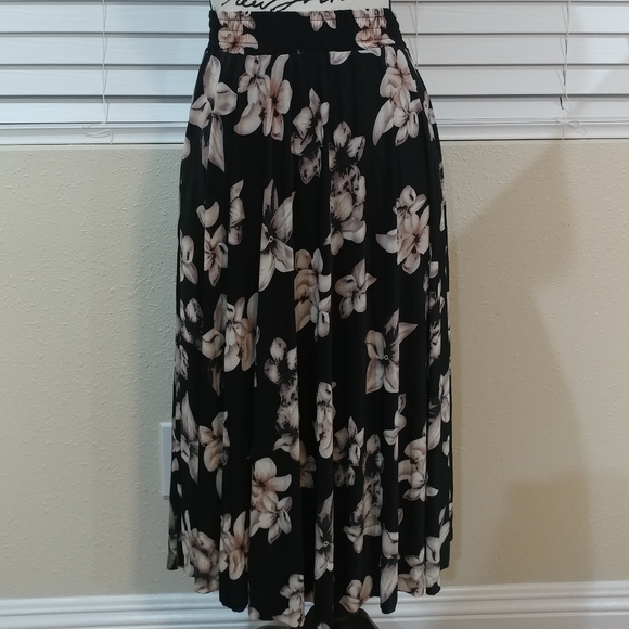 Skirt - Picture 1 of 1